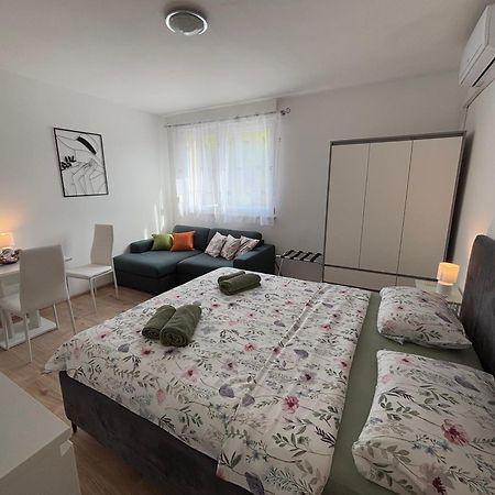 Appartement App Karla à Pula Extérieur photo